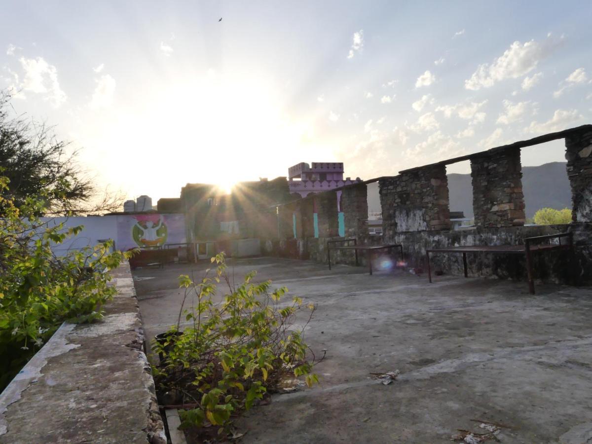 12 Monks Backpackers Community Hostel Пушкар Екстериор снимка