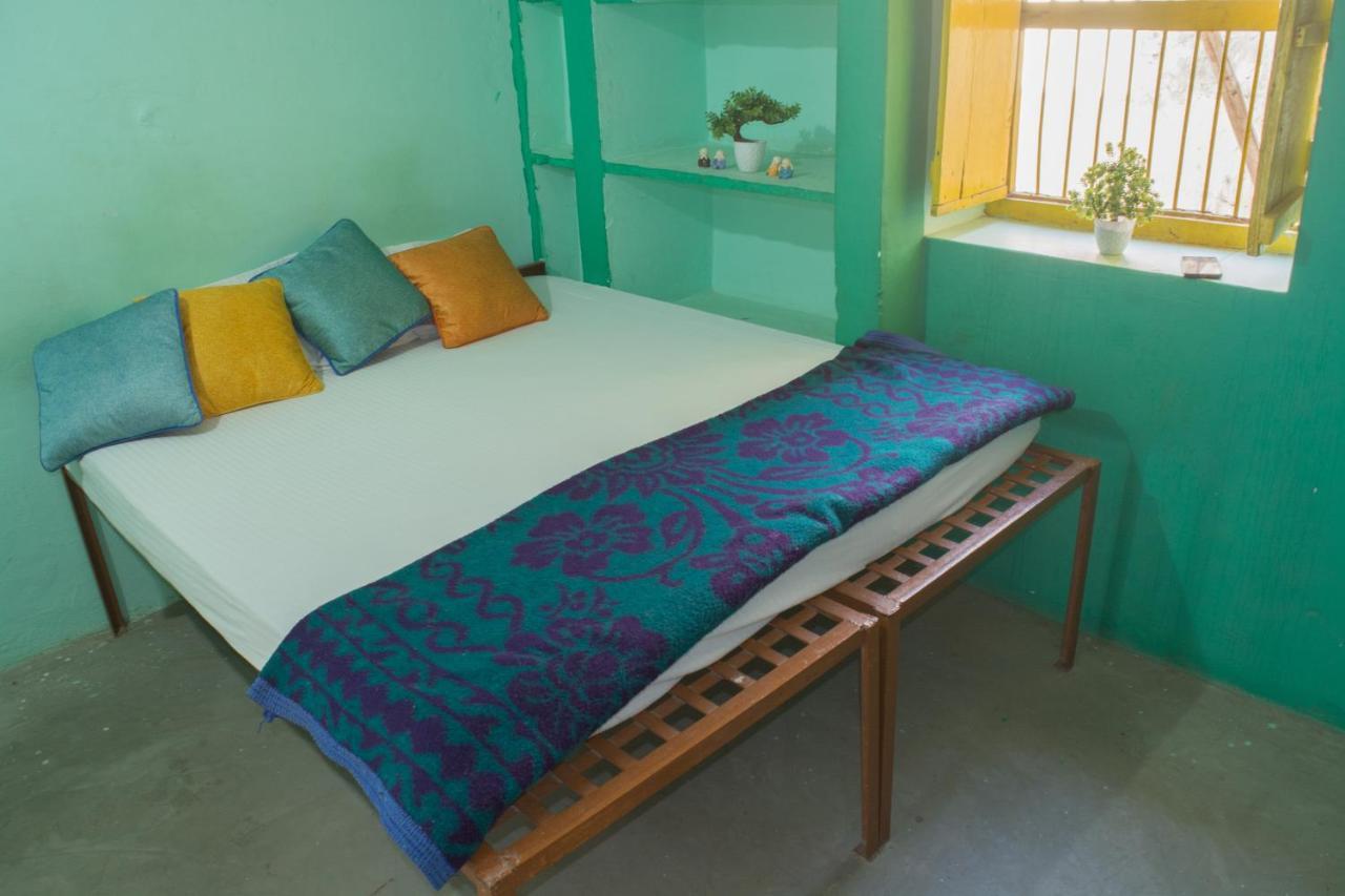 12 Monks Backpackers Community Hostel Пушкар Екстериор снимка