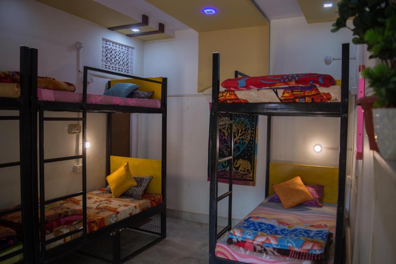 12 Monks Backpackers Community Hostel Пушкар Екстериор снимка