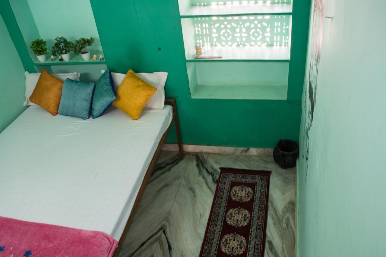 12 Monks Backpackers Community Hostel Пушкар Екстериор снимка