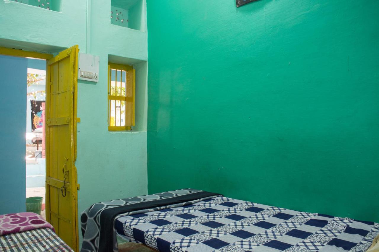 12 Monks Backpackers Community Hostel Пушкар Екстериор снимка