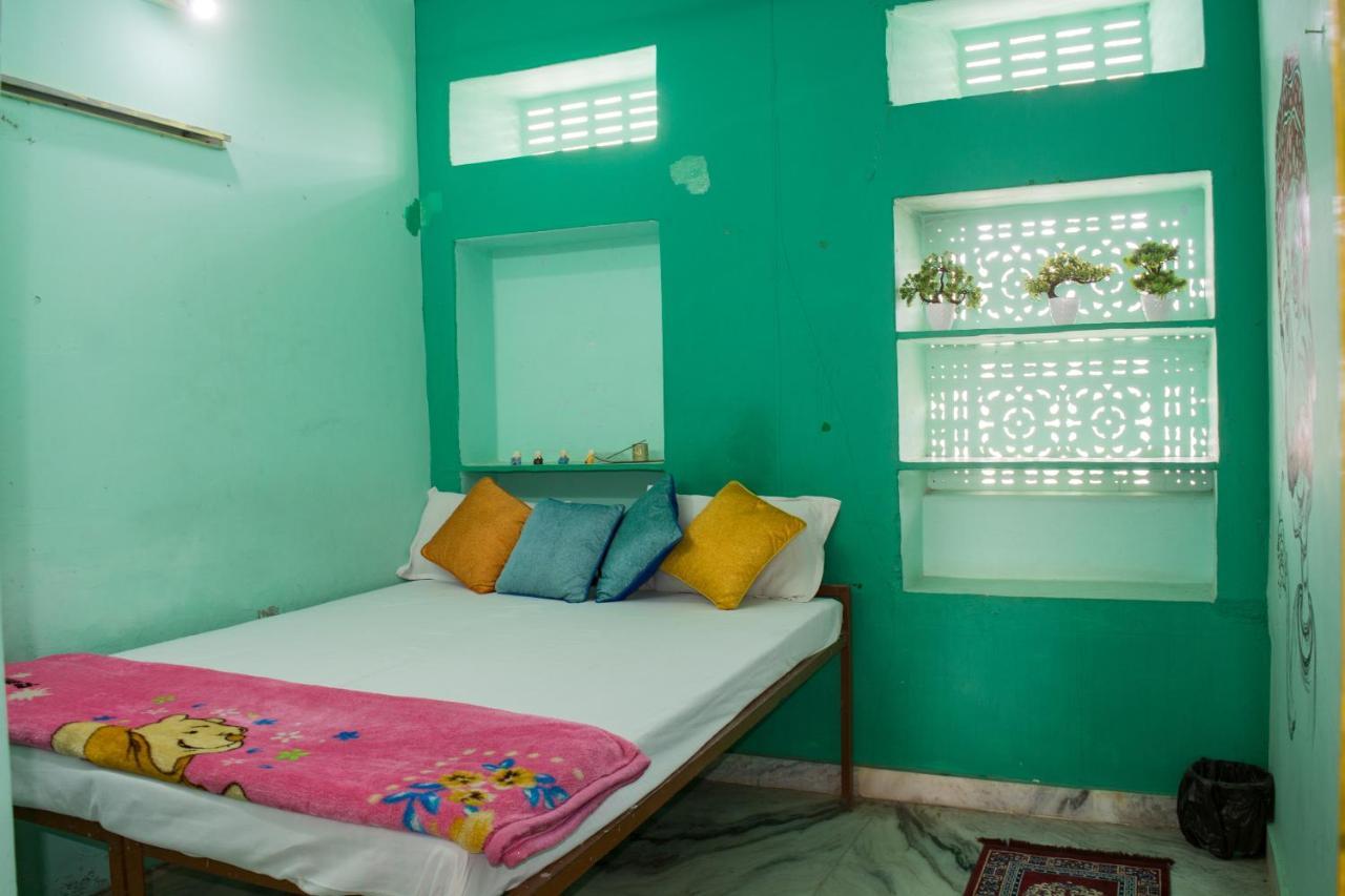 12 Monks Backpackers Community Hostel Пушкар Екстериор снимка