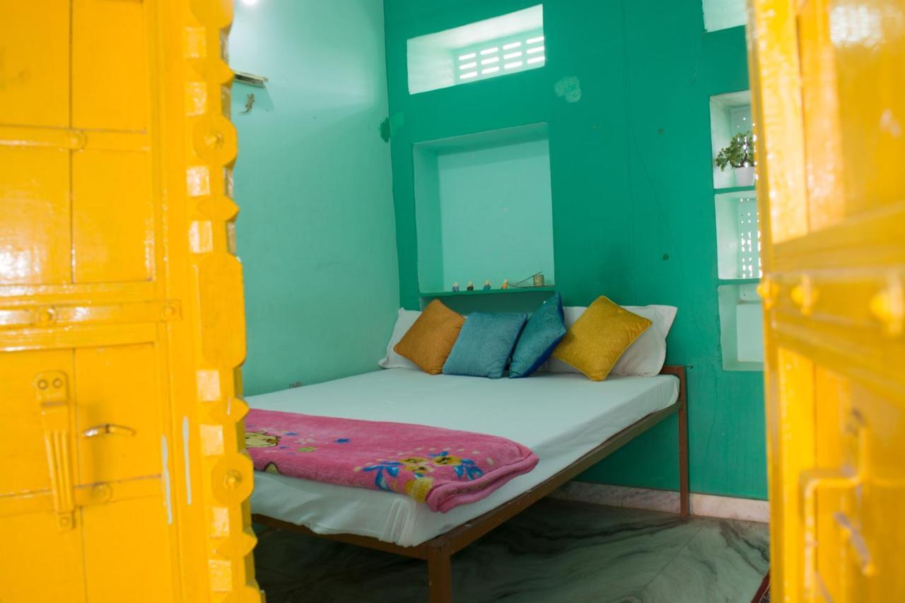 12 Monks Backpackers Community Hostel Пушкар Екстериор снимка