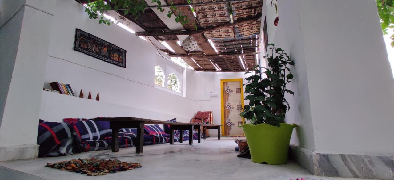 12 Monks Backpackers Community Hostel Пушкар Екстериор снимка